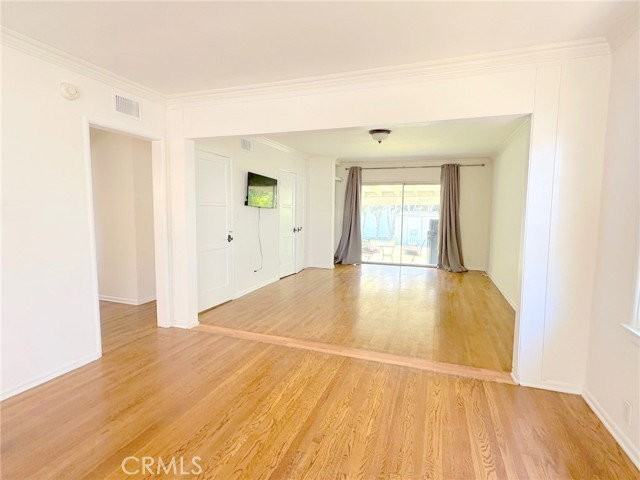 14722 Addison St - Photo 4 of 8