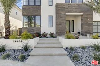 20056 Mersey Ln - Photo 2 of 8