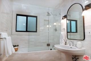 1039 Havenhurst Dr - Photo 7 of 8