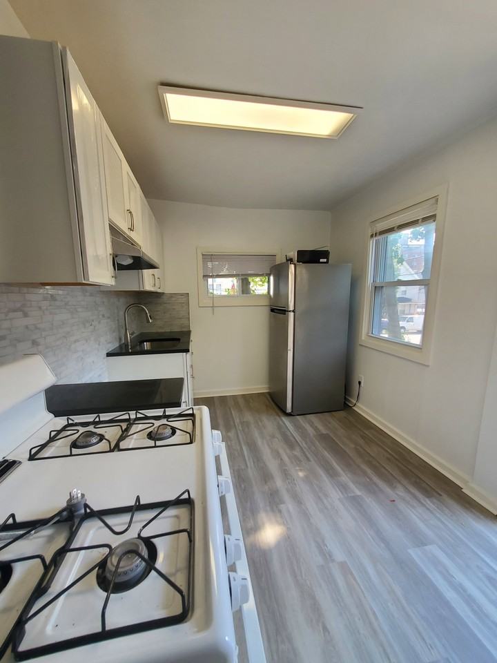 1462 Summer St #1 - Photo 2 of 6