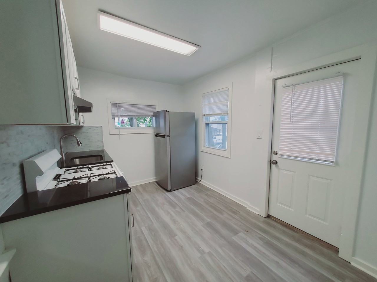 1462 Summer St #1 - Photo 3 of 6