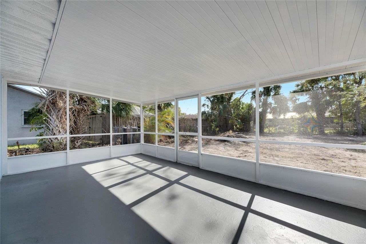 660 Flamingo Dr - Photo 4 of 50