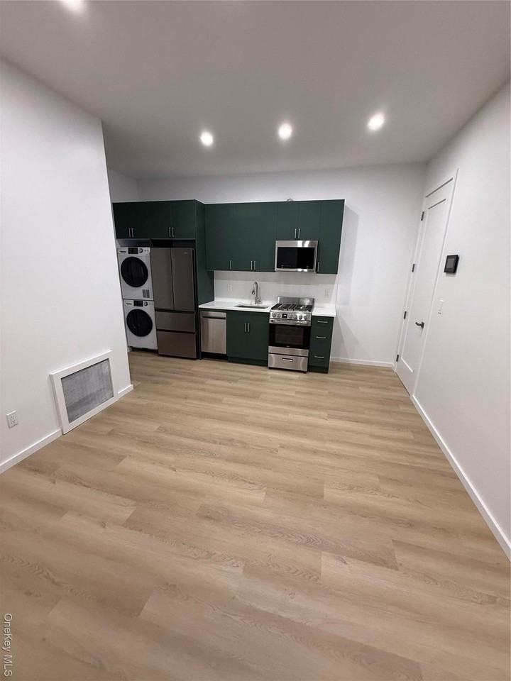 7445 62nd St - Photo 2 of 5