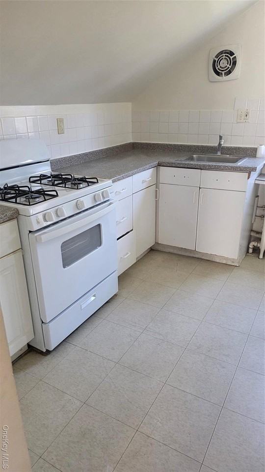 76 Church St - Photo 4 of 10