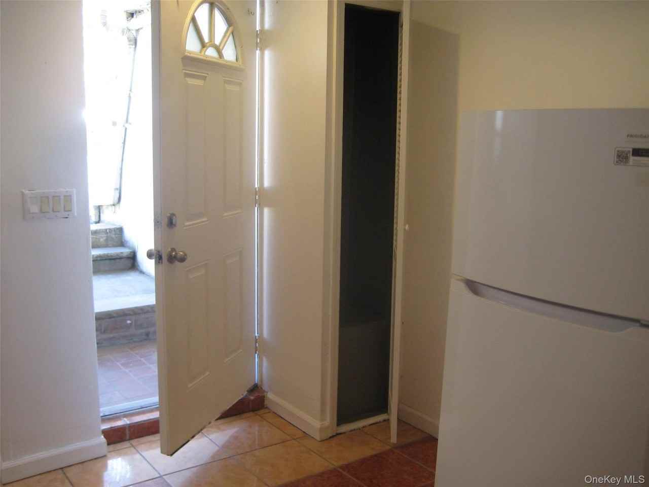 4630 Bell Blvd - Photo 5 of 9