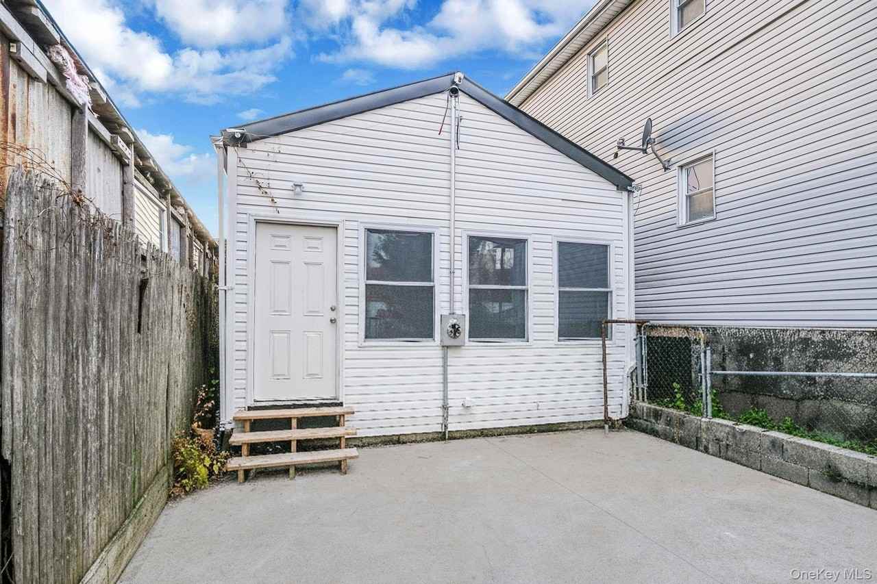 224 Amber St - Photo 2 of 16