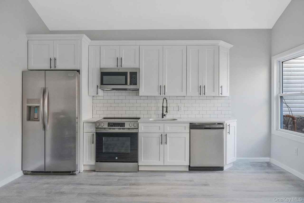 224 Amber St - Photo 5 of 16