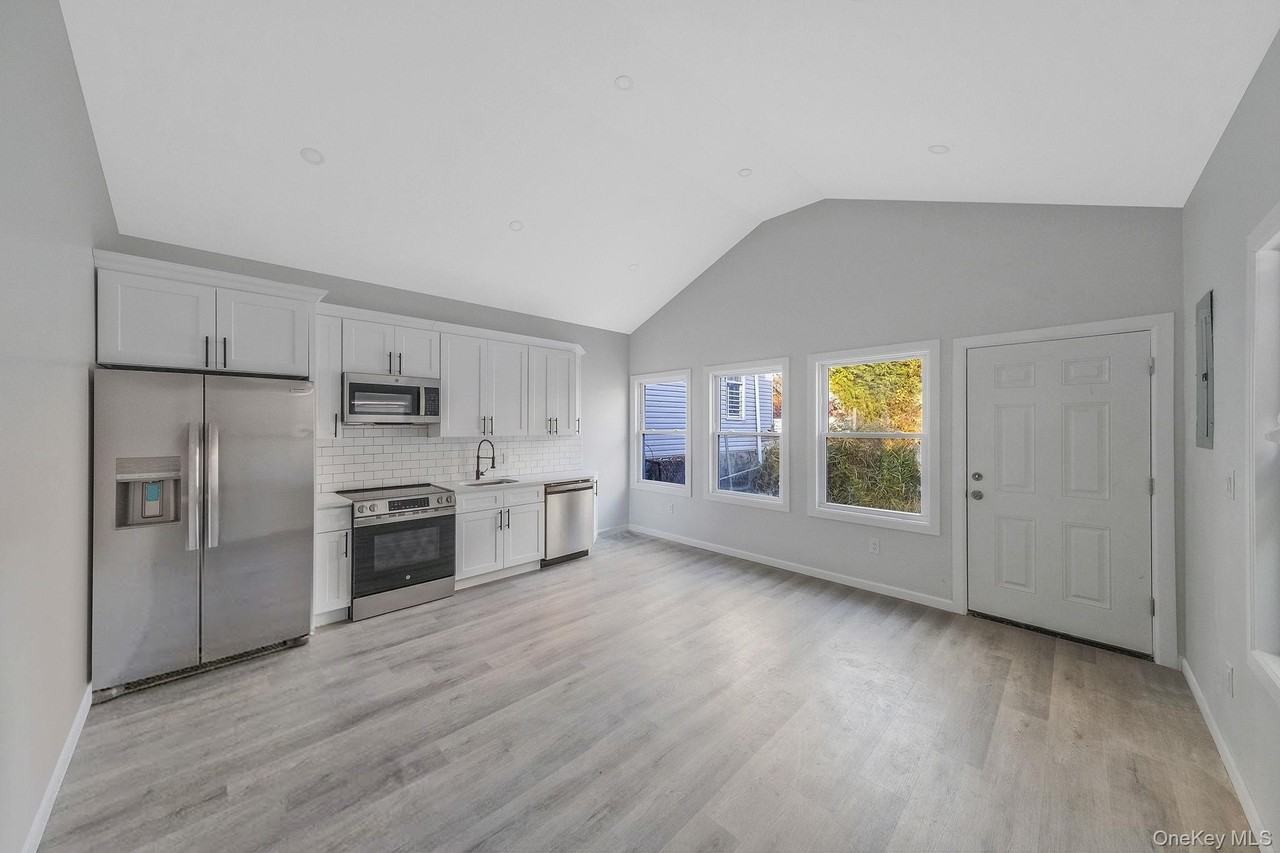 224 Amber St - Photo 7 of 16