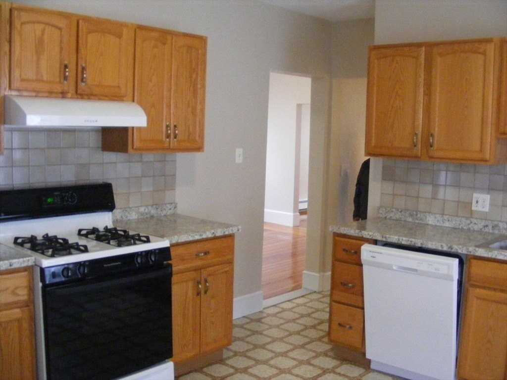 53 Marshall St Unit 2 - Photo 4 of 16