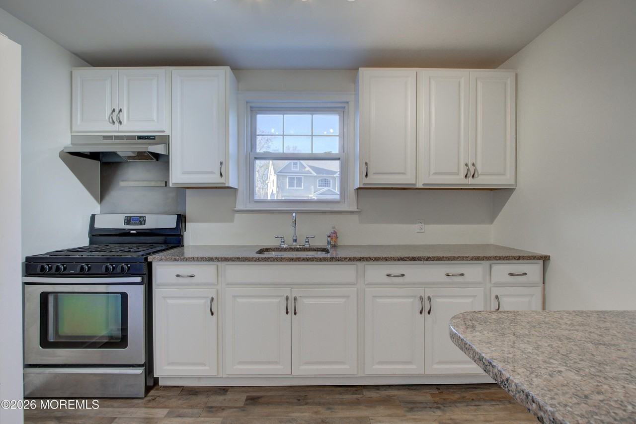 53 Little Silver Pkwy - Photo 5 of 33