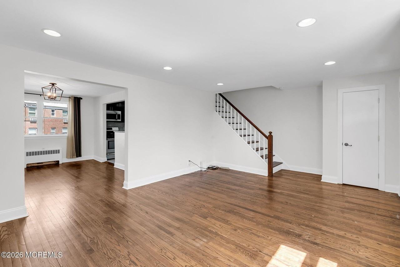 119 Manor Dr - Photo 4 of 35