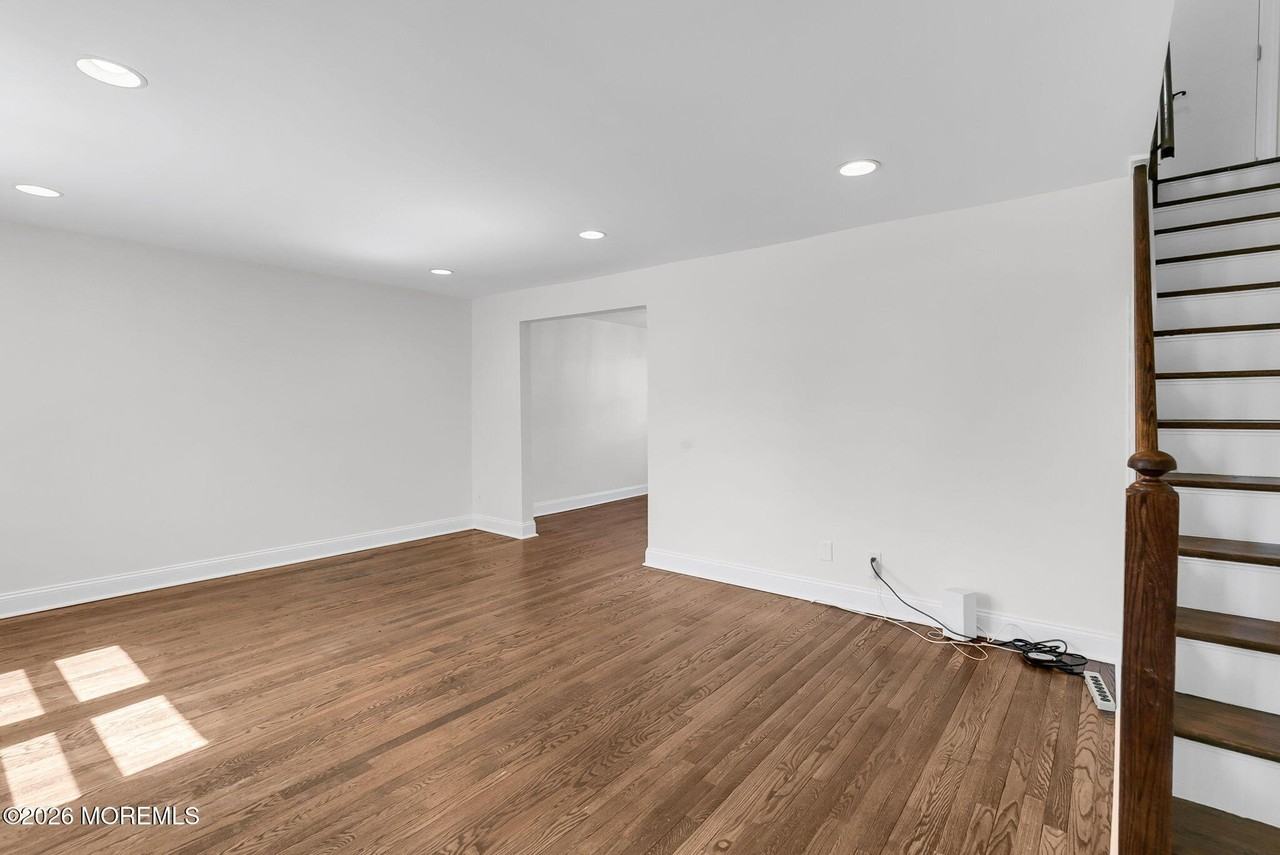 119 Manor Dr - Photo 5 of 35