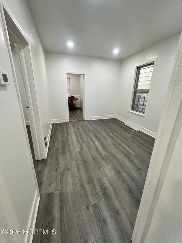 525 Franklin St Unit 1 - Photo 3 of 4