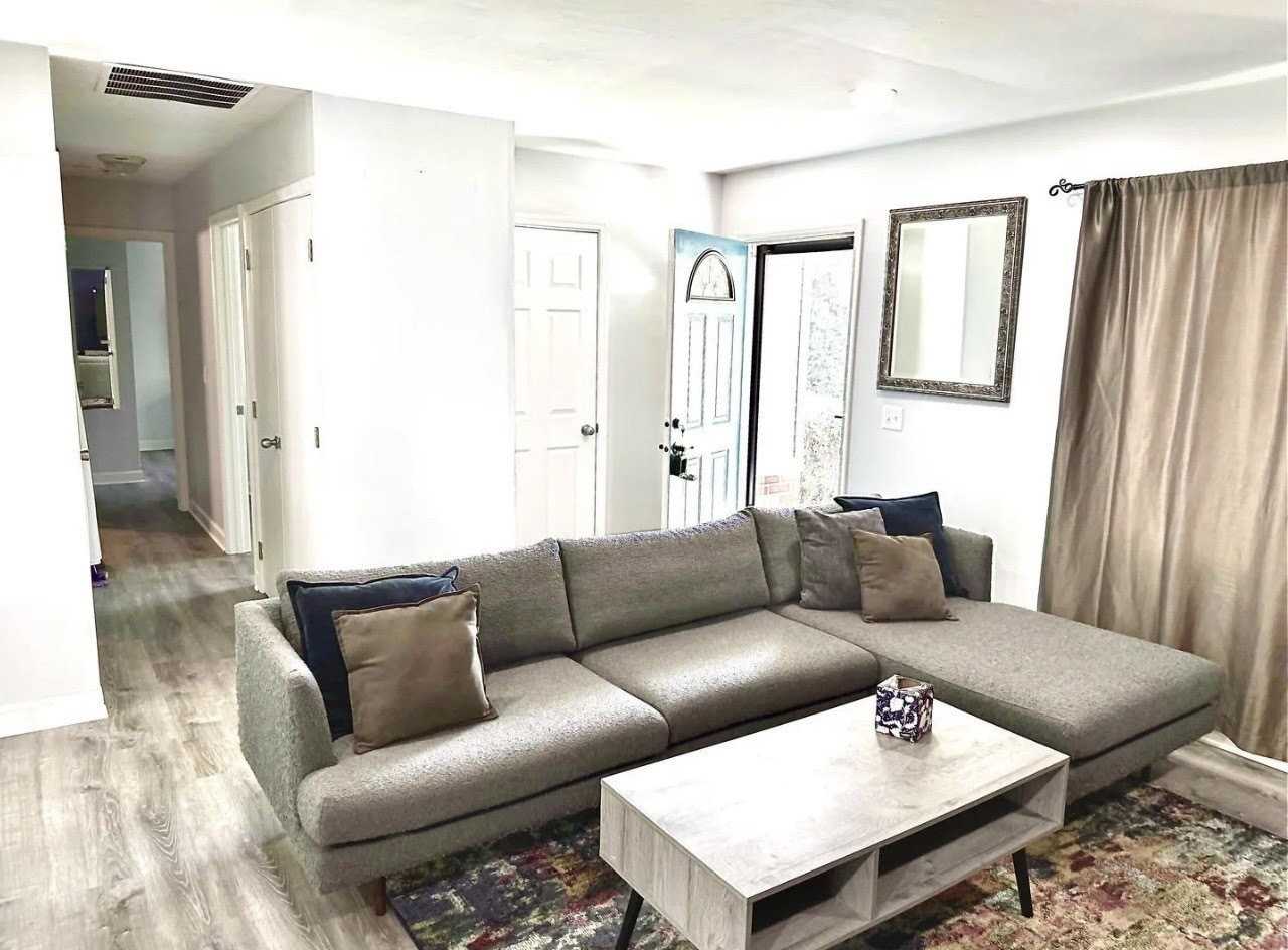 230 Delaware Dr - Photo 2 of 8