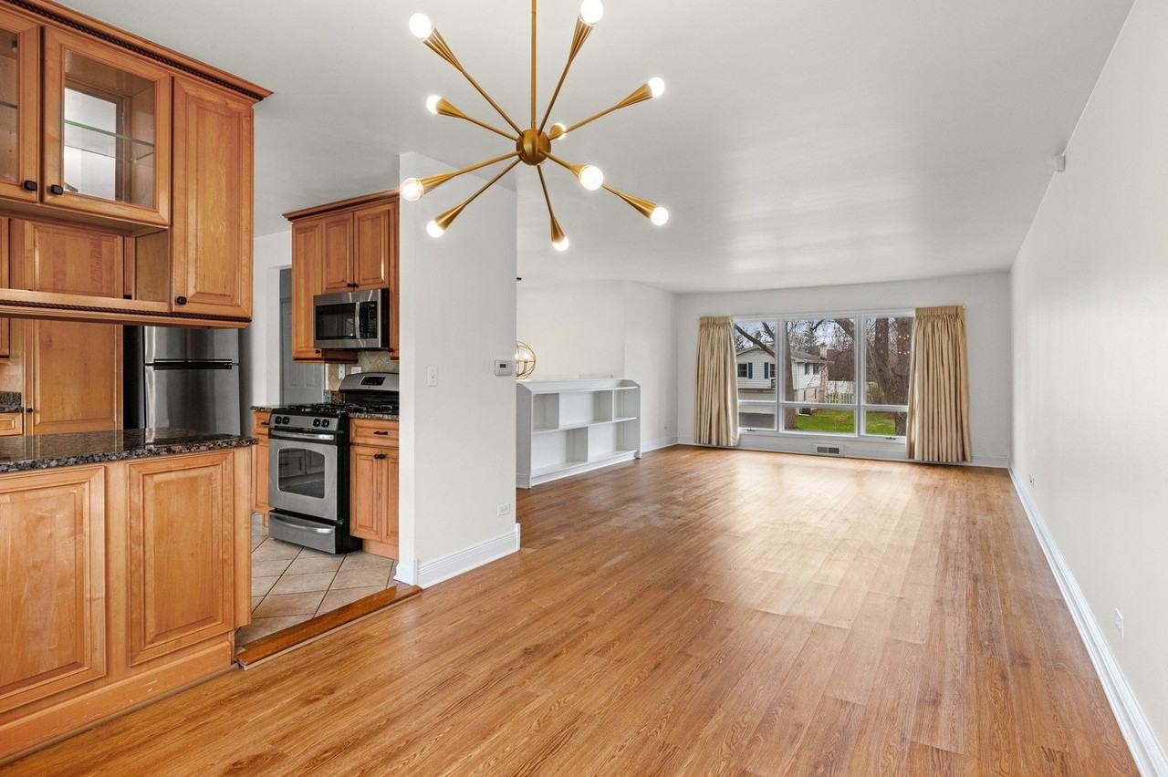 6543 S Stough St - Photo 4 of 15