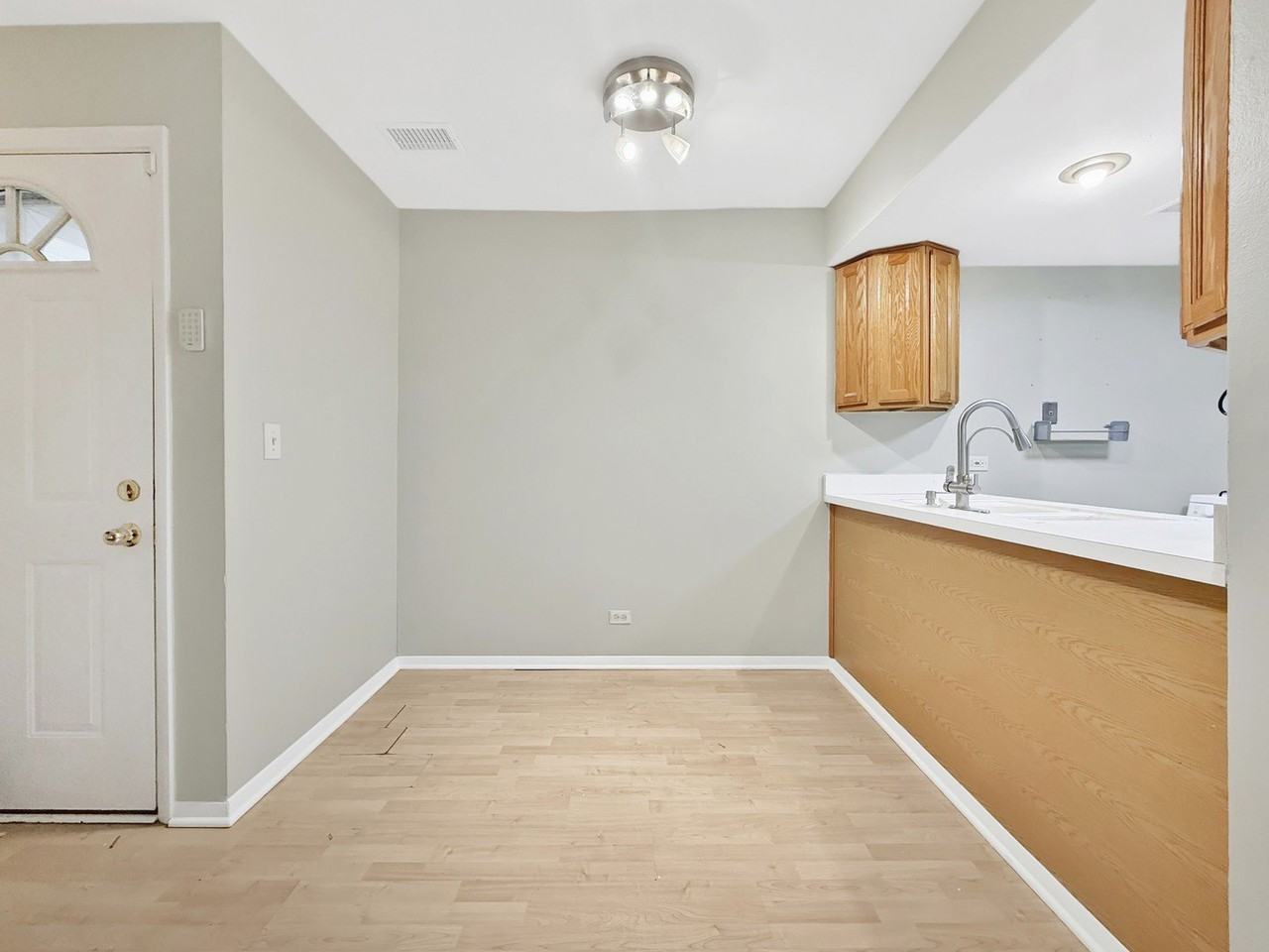 1978 Kenilworth Cir Apt H - Photo 5 of 14