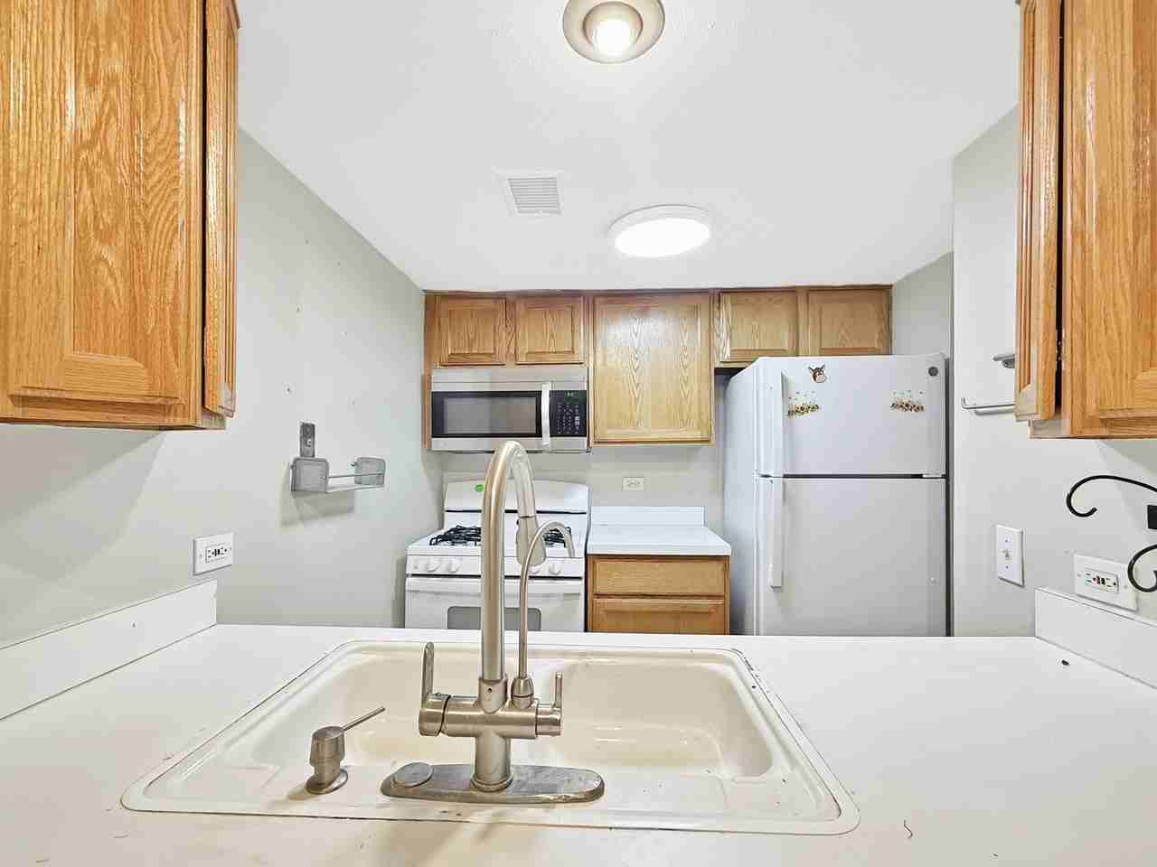 1978 Kenilworth Cir Apt H - Photo 7 of 14