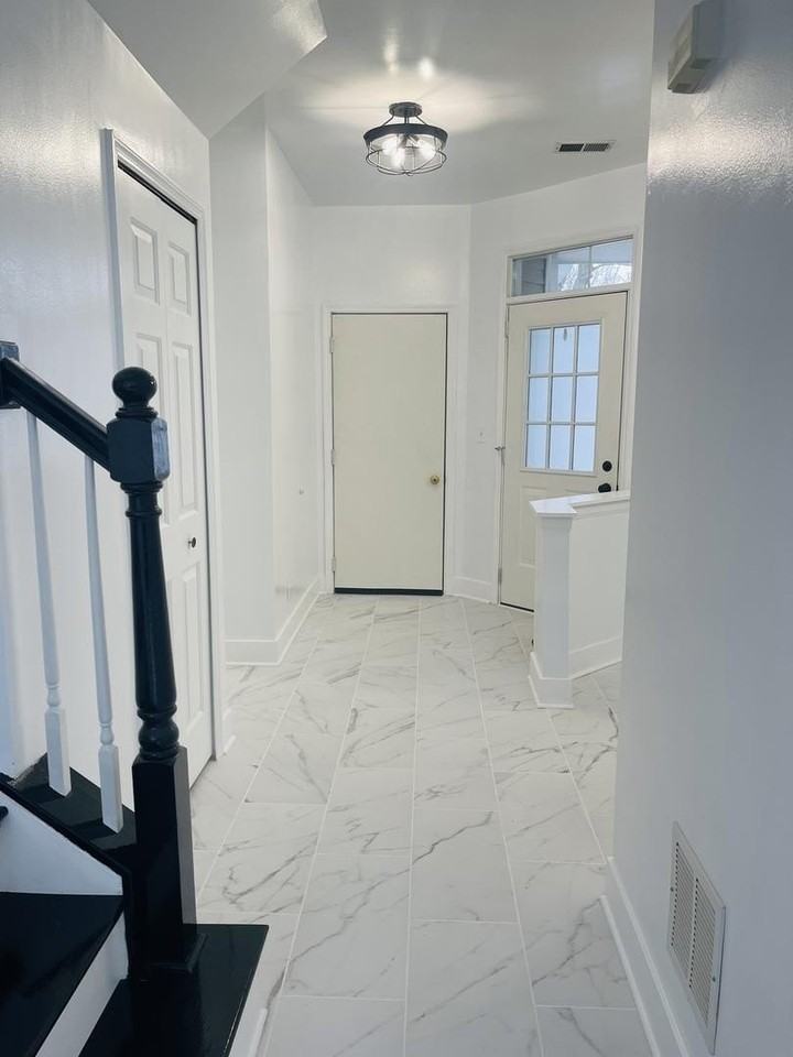 2813 Powell Ct - Photo 2 of 23