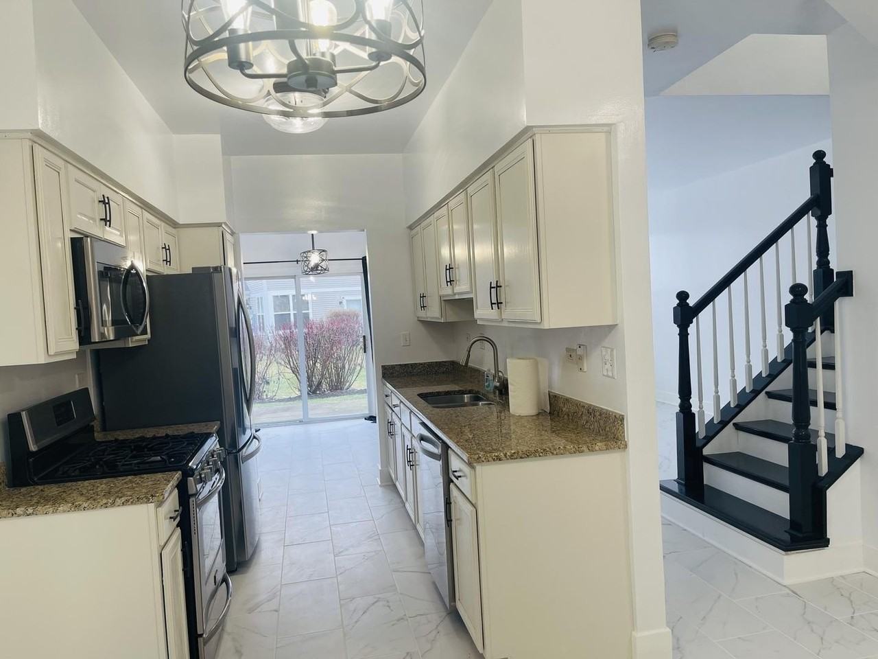 2813 Powell Ct - Photo 4 of 23