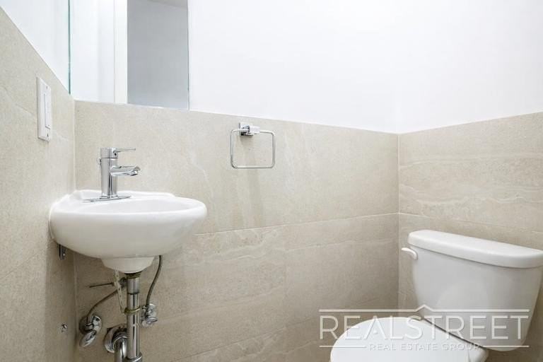 911 Jefferson Ave #3F - Photo 7 of 15