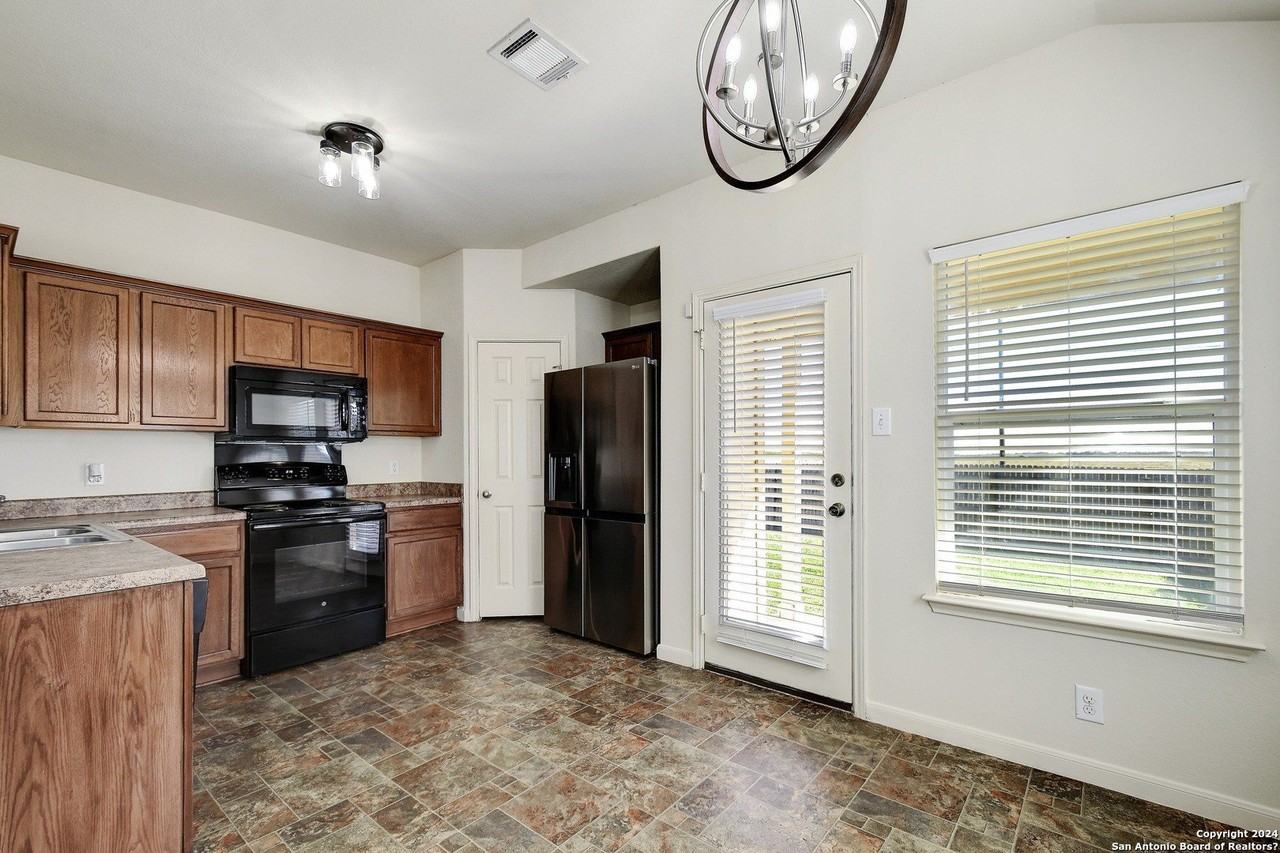 409 Teron Dr - Photo 6 of 28