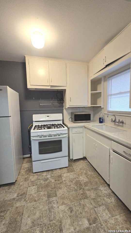 818 W Russell Pl Apt 4 - Photo 5 of 9