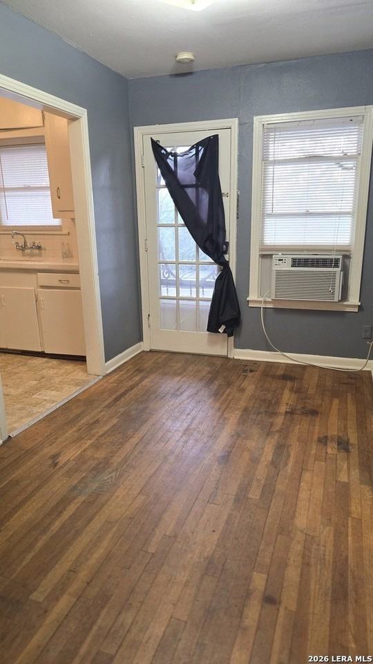 818 W Russell Pl Apt 4 - Photo 6 of 9