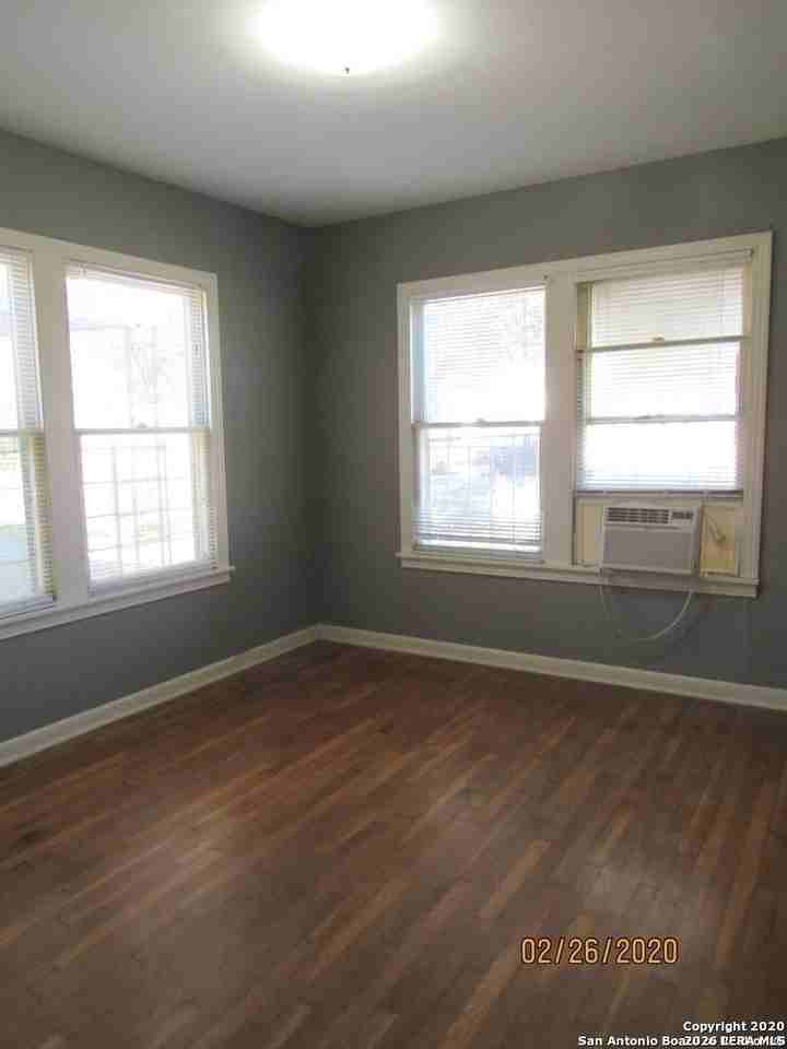 818 W Russell Pl Apt 4 - Photo 7 of 9