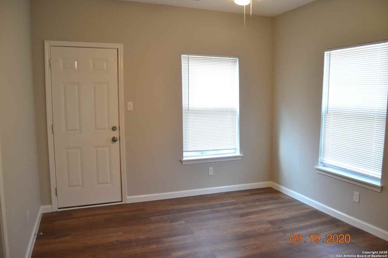 248 Ray Ave - Photo 4 of 11