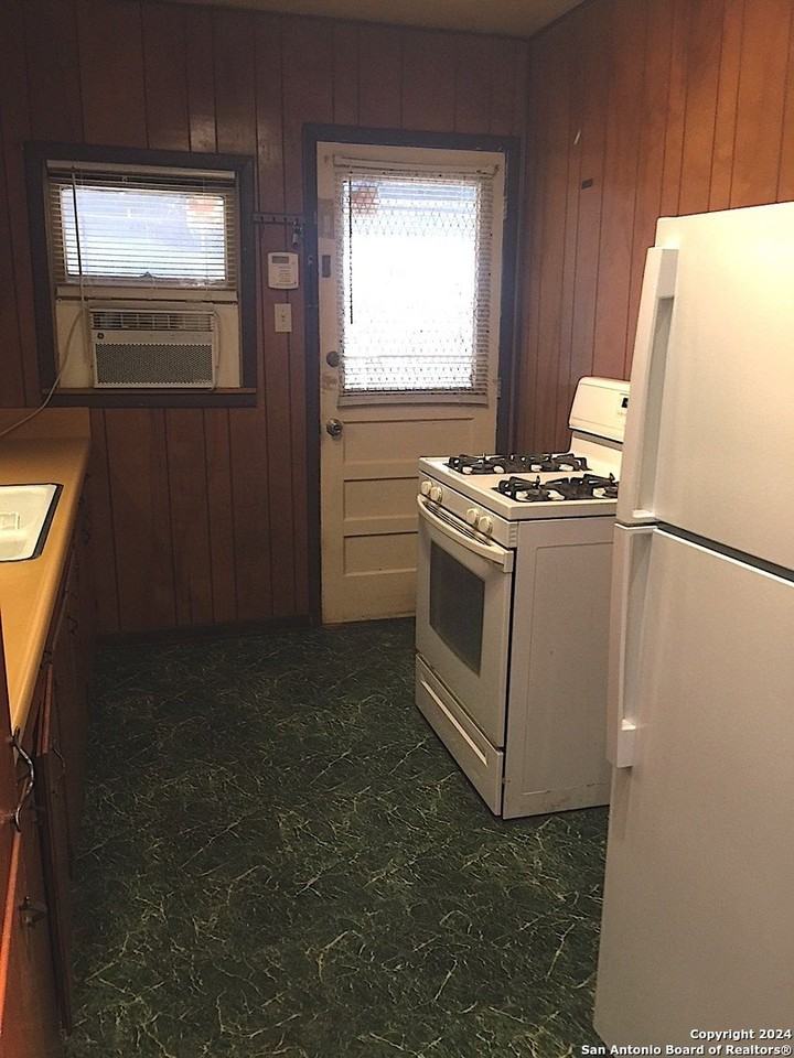 260 Kenmar Dr - Photo 7 of 19