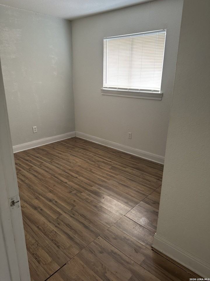 4911 Longfellow Blvd - Photo 7 of 9