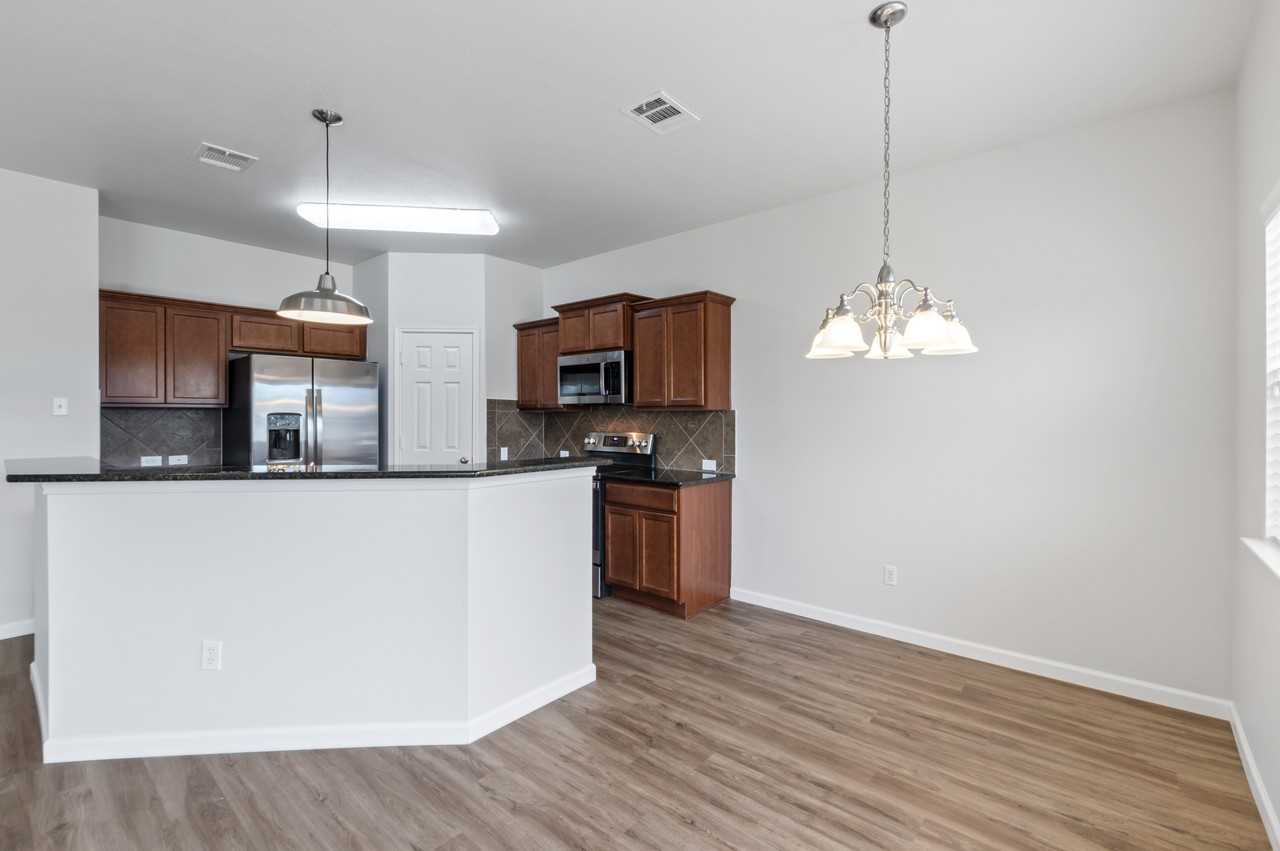 8011 Fieldstone Dr - Photo 6 of 24