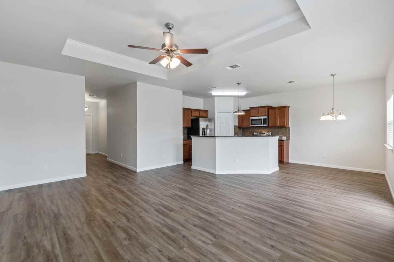 8011 Fieldstone Dr - Photo 7 of 24