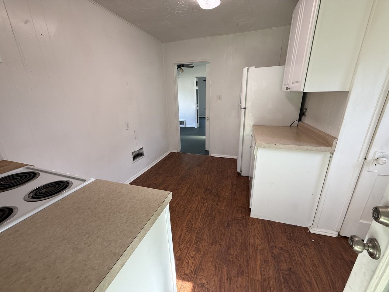 843 1/2 6th Ave - Photo 3 of 13