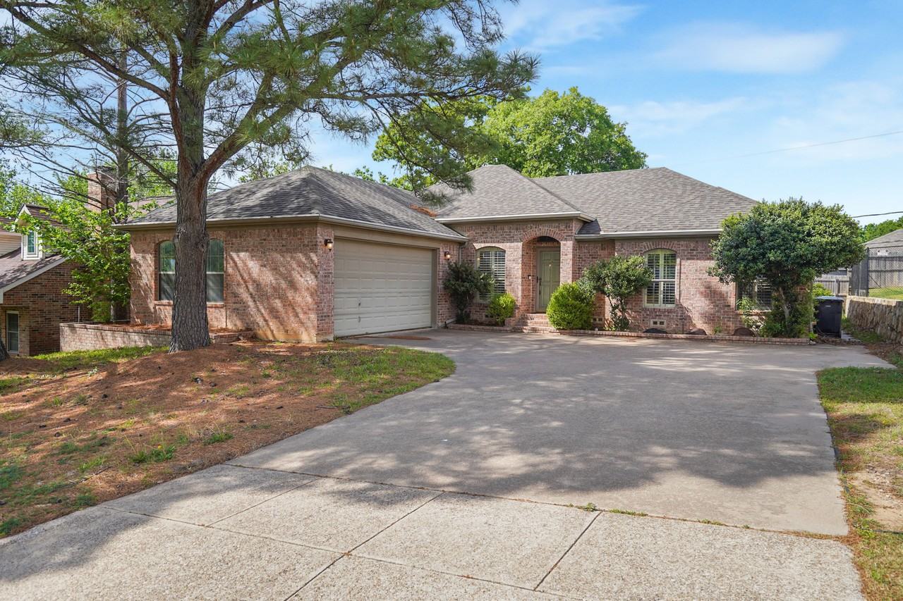 4919 Saddleback Rd - Photo 2 of 16