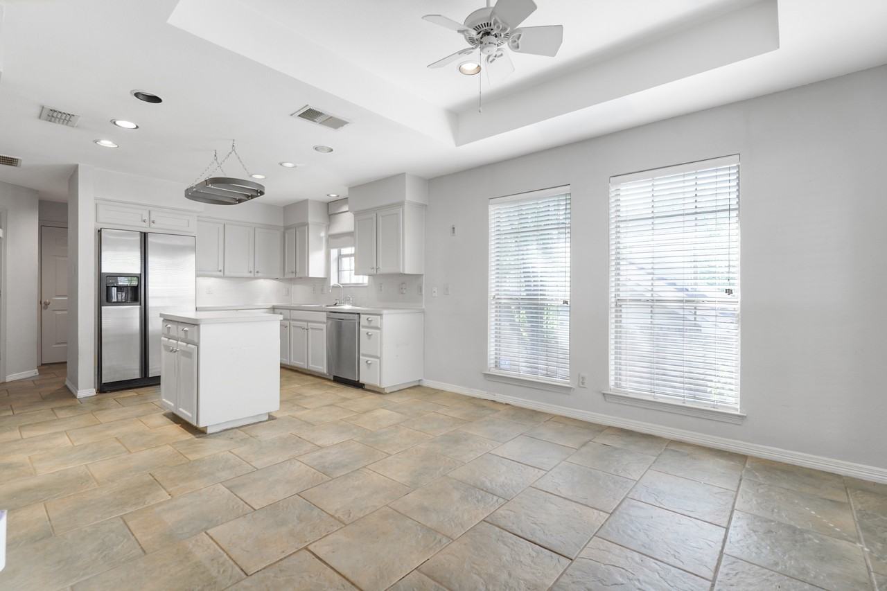 4919 Saddleback Rd - Photo 3 of 16