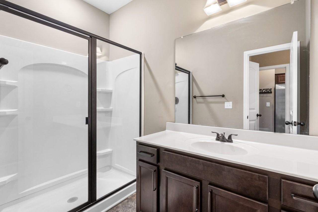 106 Whitman Xing - Photo 2 of 11