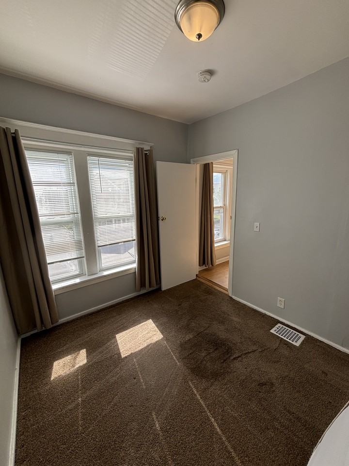 243 Niagara St #2 - Photo 3 of 11