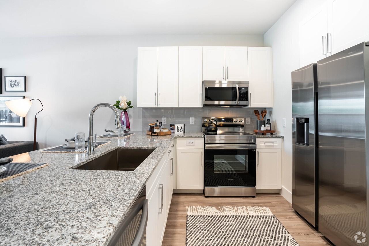 N Saint Charles St #BE1 - Photo 2 of 12