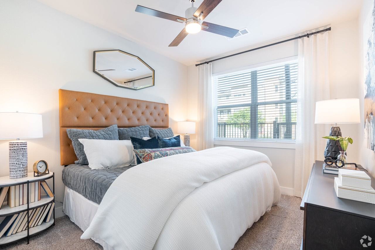 N Saint Charles St #BE1 - Photo 6 of 12