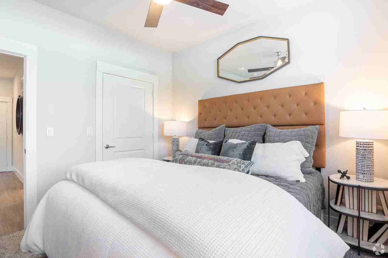 N Saint Charles St #BE1 - Photo 7 of 12