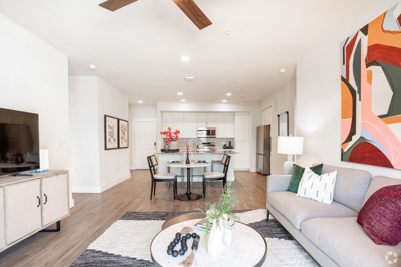 N Saint Charles St #BE2 - Photo 5 of 16