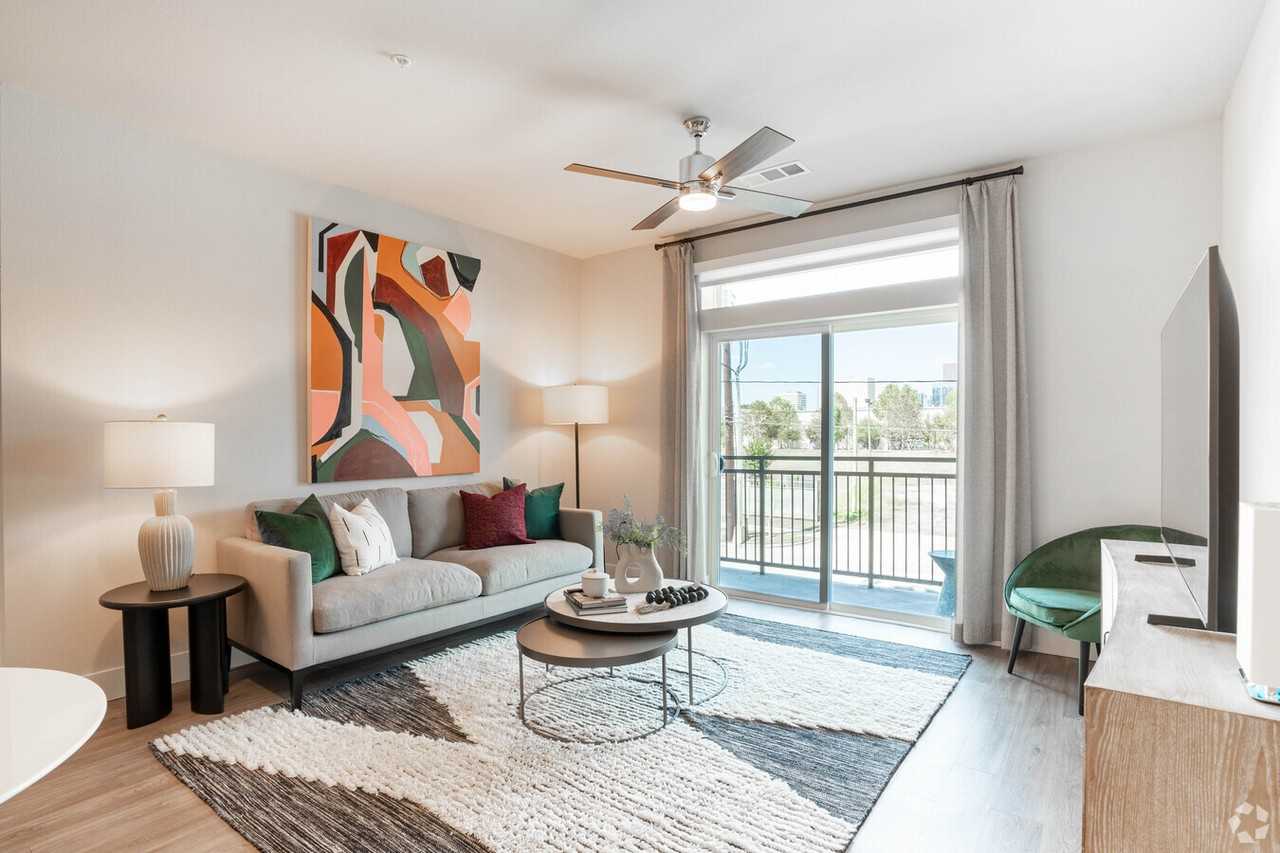 N Saint Charles St #BE2 - Photo 6 of 16