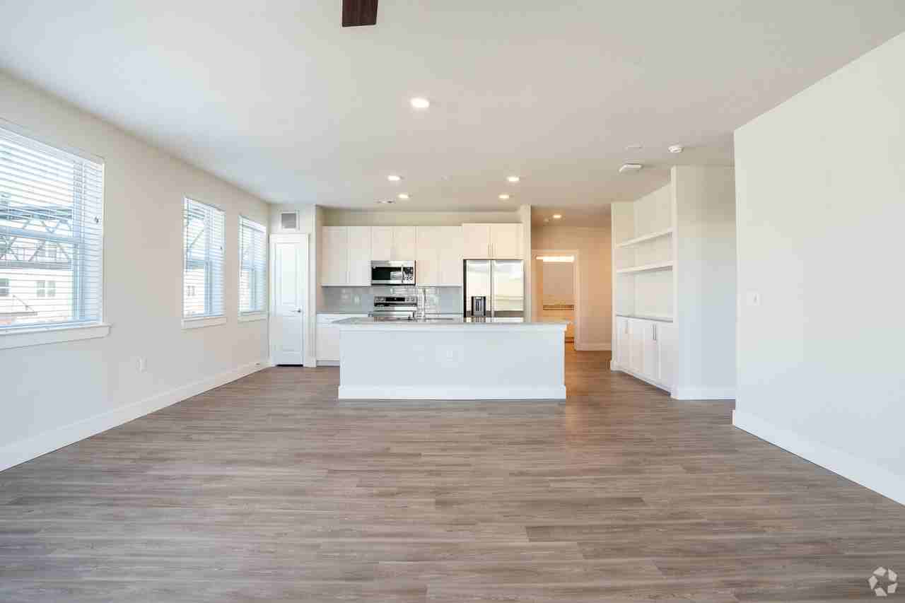 N Saint Charles St #BE3 - Photo 3 of 11