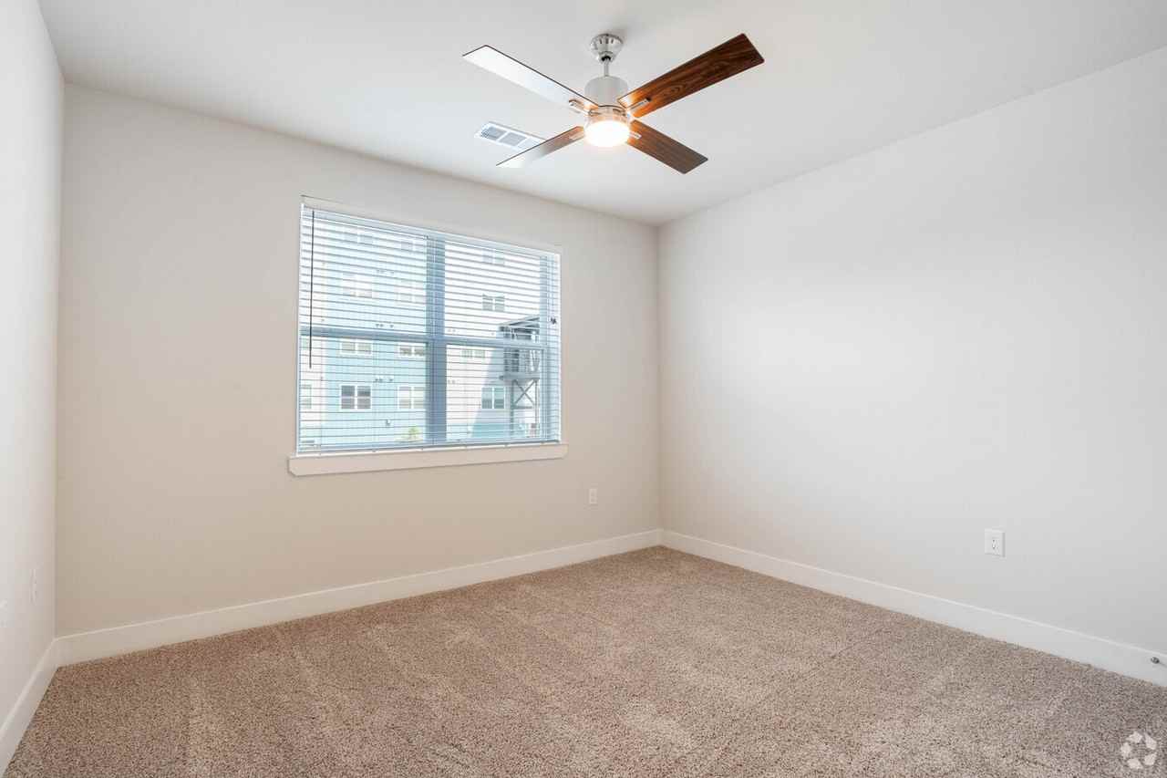 N Saint Charles St #BE3 - Photo 5 of 11