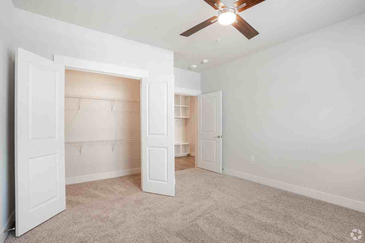 N Saint Charles St #BE3 - Photo 7 of 11