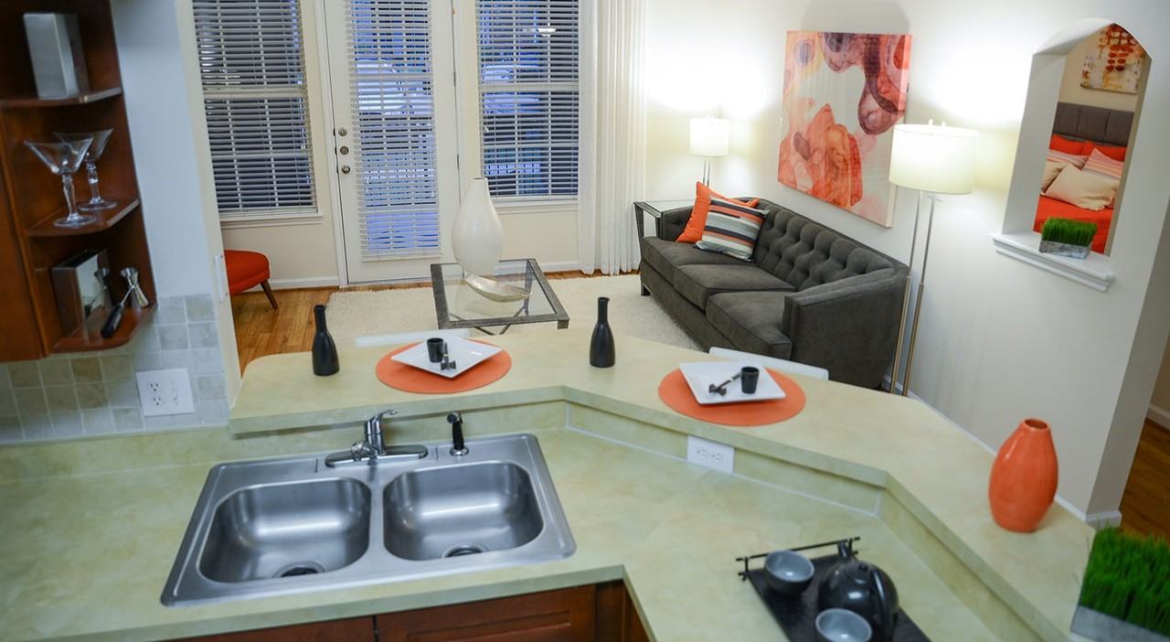 3098 Crossview Dr #ALB - Photo 2 of 17