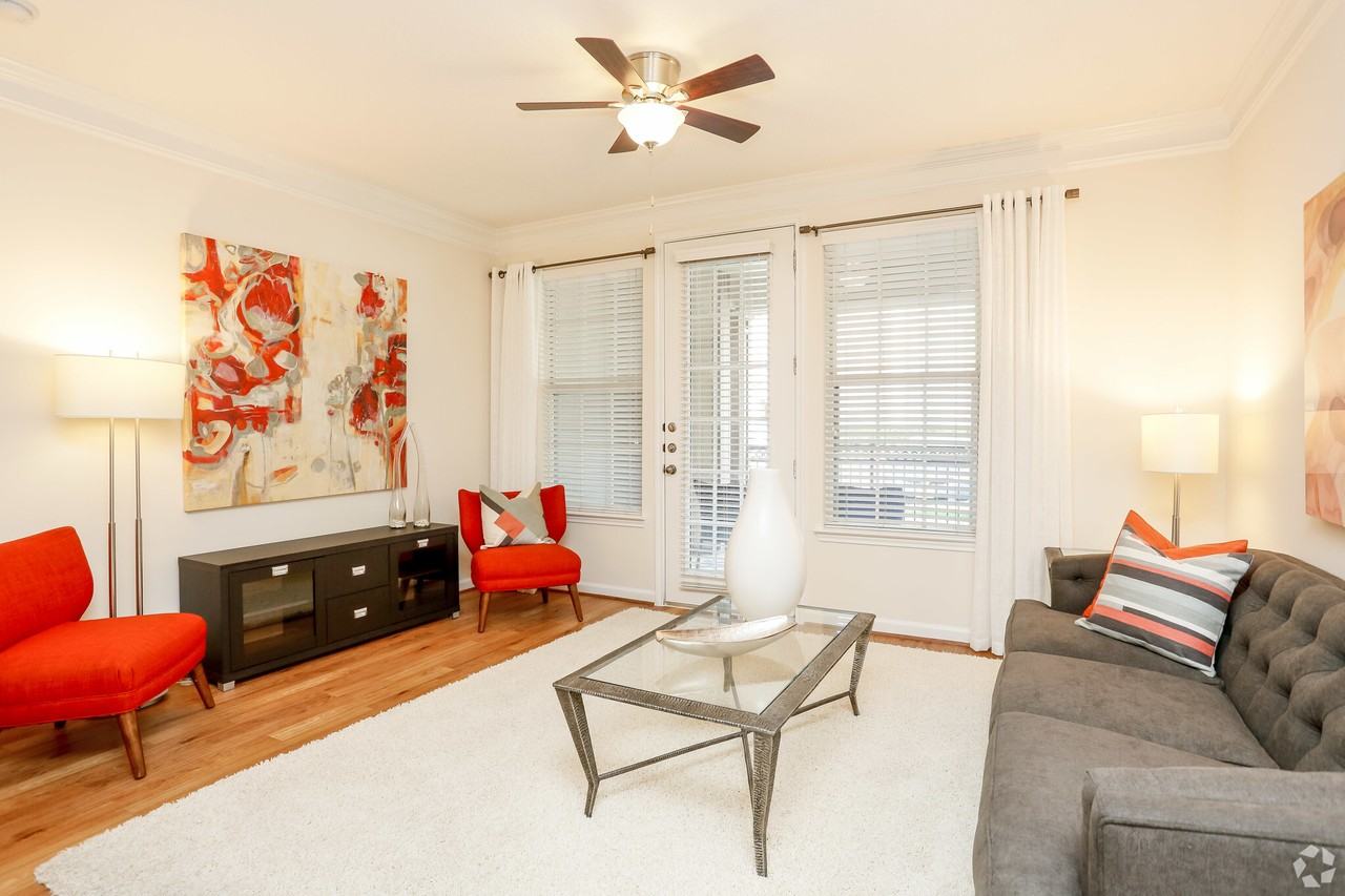 3098 Crossview Dr #ALB - Photo 4 of 17