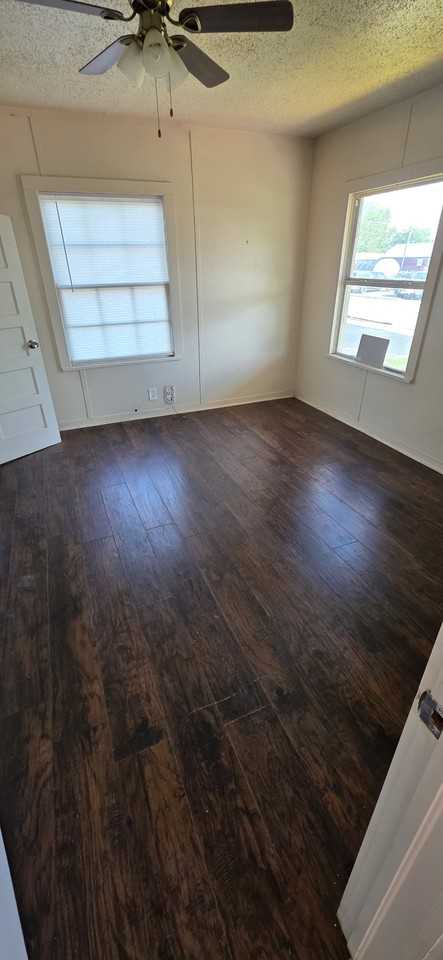 119 W Apache St - Photo 2 of 5
