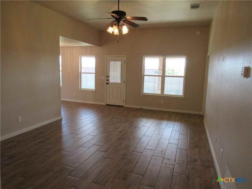 202 E Avenue H - Photo 2 of 14